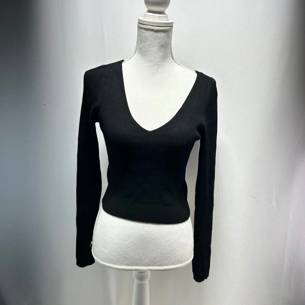 Pink Rose Black Ribbed V Neck Long Sleeve Cropped Sweater Top Womens Size M
